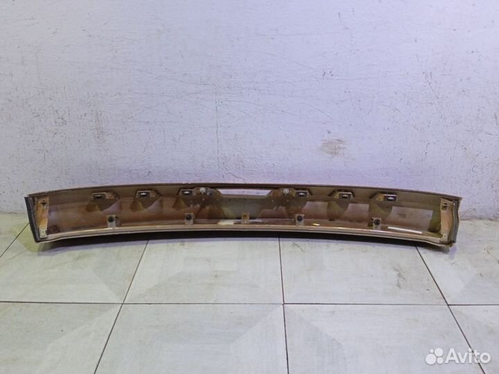 Накладка двери багажника