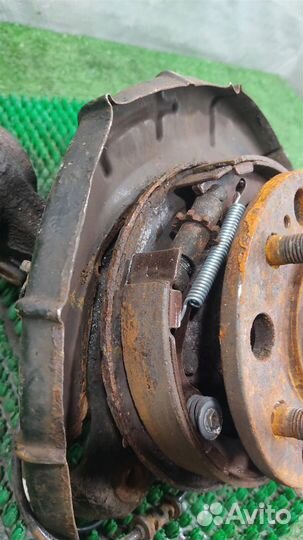 Кулак задний левый Hyundai IX35 2011