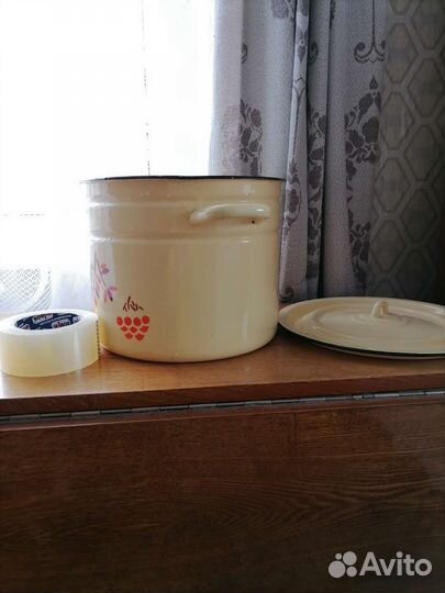 Кастрюля эмалированная