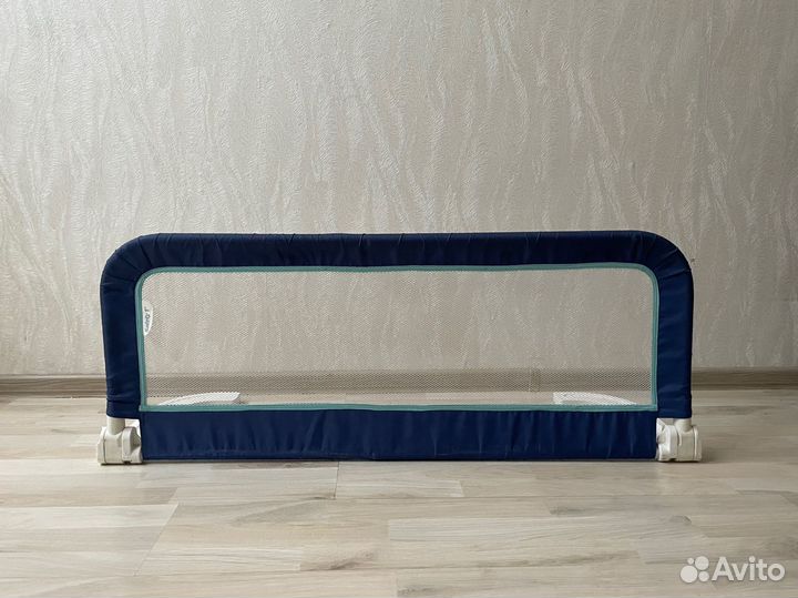 Защитный бортик для детской кровати