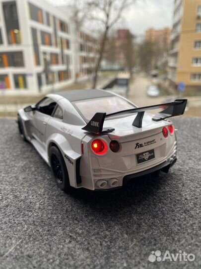 Модель авто Nissan GT-R R35