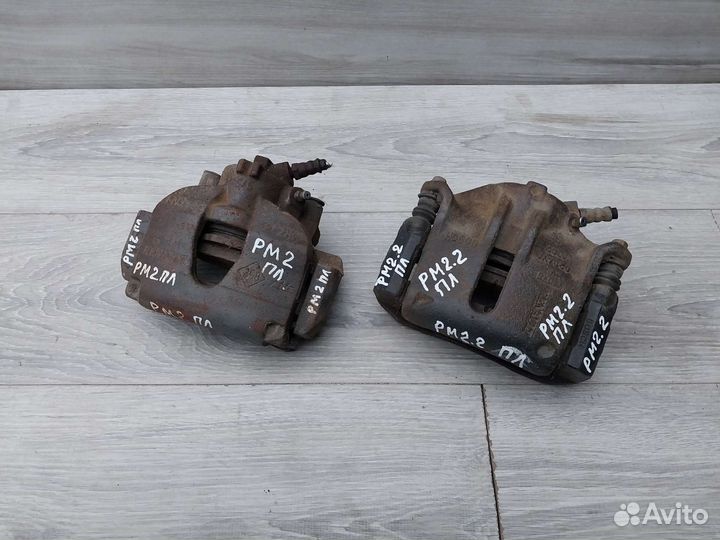 Суппорт передний левый Renault Megan 2