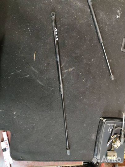 Амортизатор капота правый Mercedes-Benz C-Класс