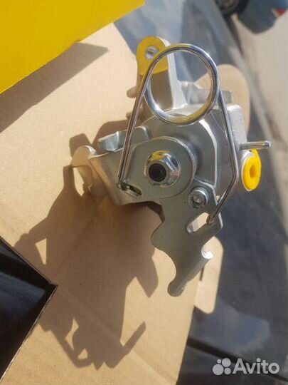 Суппорт тормозной правый Blitz BZ0104