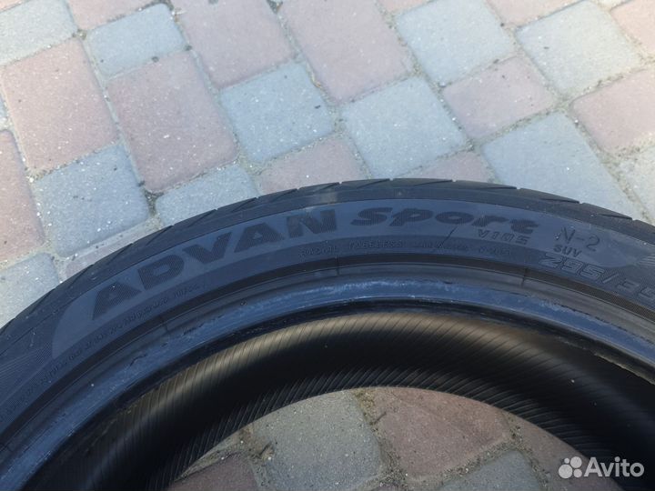 Yokohama Advan Sport V107 295/35 R21 107Y