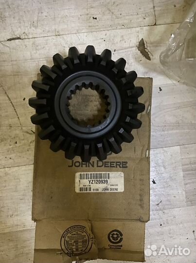 Джон Дир Шестерня YZ120939 John Deere
