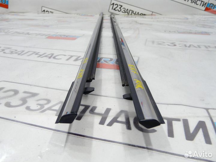 Молдинг стекла двери задней левой наружный Subaru