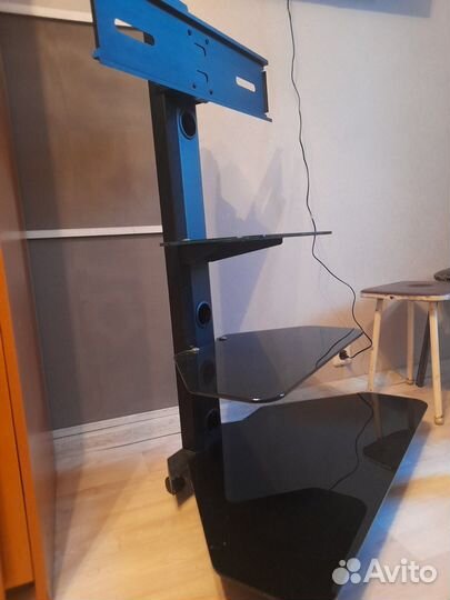 Стеклянная тумба под тв