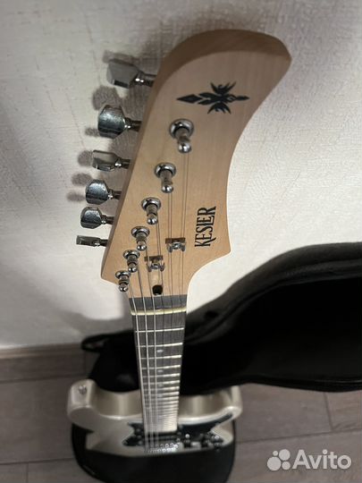 Электро гитара, комбик, каблеь