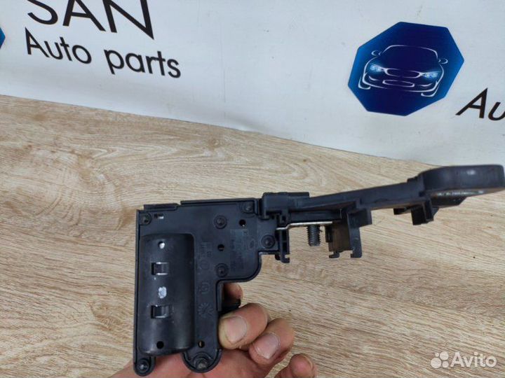 Распределитель тока Bmw 3 F30 N20B20B 2013