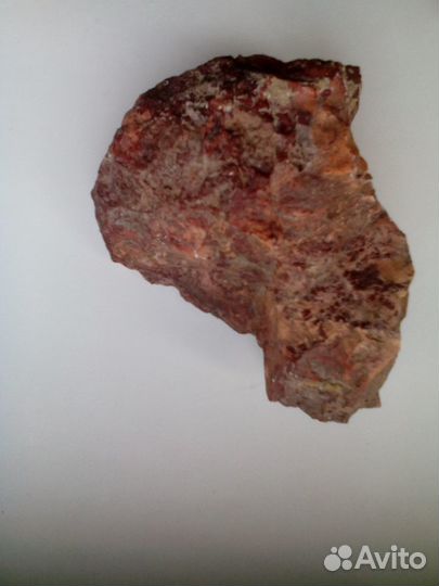 Яшма красная необработанная