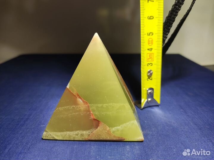 Пирамида из оникса