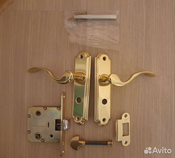 Дверные ручки с защелкой Urfic