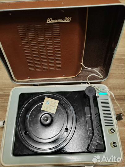 Виниловый проигрыватель