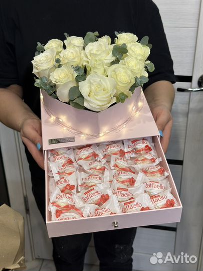 Розы в коробке сердцем