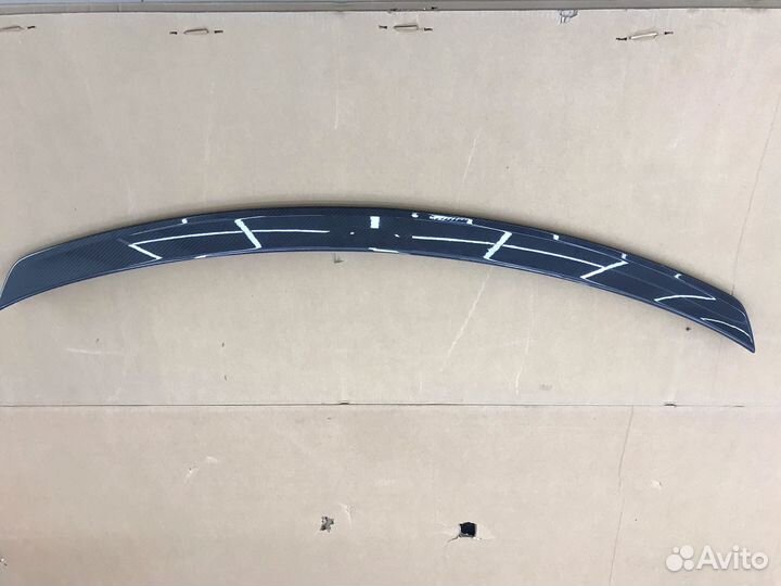 Спойлер крышки багажника на C218 Карбон