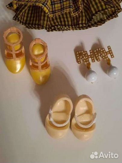 Аксессуары от куклы Rainbow High