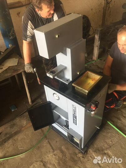 Станок для наклепки накладок на тормозные колодки