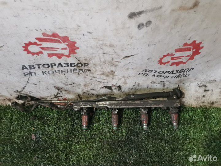 Топливная рамка с форсунками Nissan Bluebird