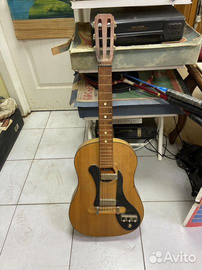Акустическая гитара
