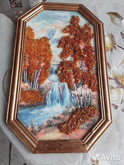 Картина из янтаря