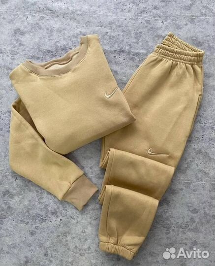 Спортивный костюм женский