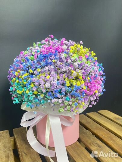 Композиция из радужной гипсофилы