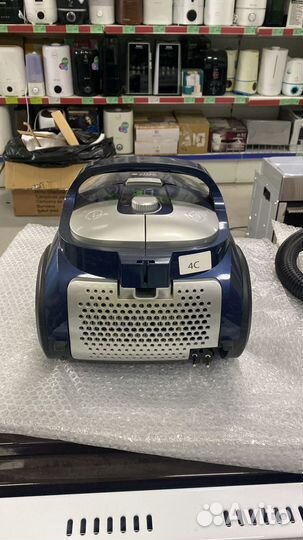 Пылесос с контейнером для пыли Vitek VT-8107