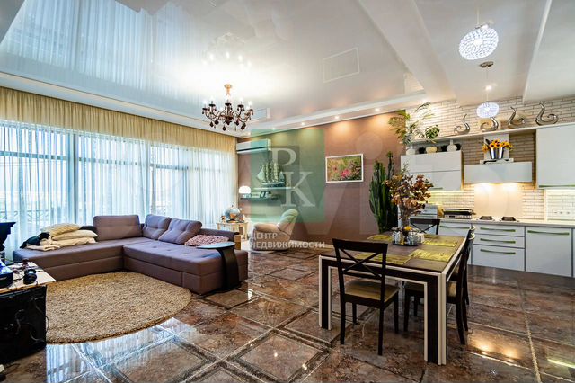 Дом 280 м² на участке 5 сот.