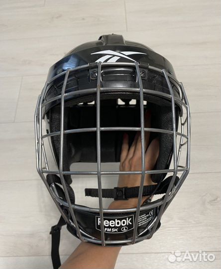 Хоккейный шлем