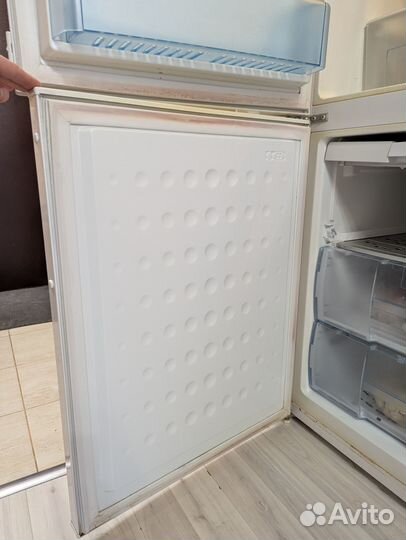 Холодильник akai ARF 201/380