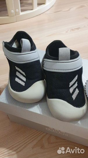 Кроссовки adidas