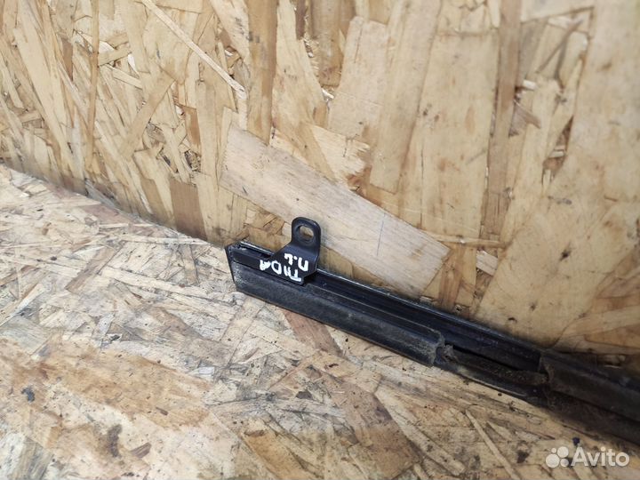 Молдинг двери передний левый Nissan Tiida C11