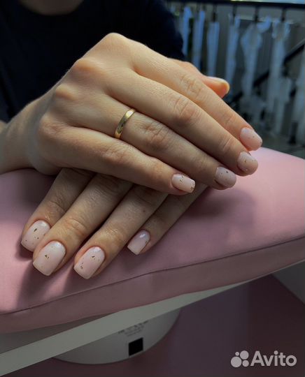 Модель на комби маникюр с покрытием гель-лак