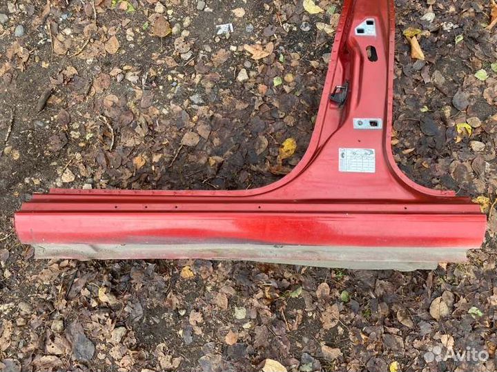 Центральная стойка кузова левая Ford Mondeo седан