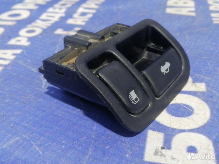 Кнопка открывания багажника Nissan Teana J31 седан