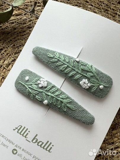 Заколка для волос с вышивкой