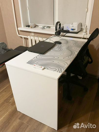 Компьютерный стол белый