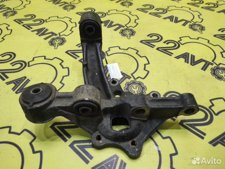 Цапфа (поворотный кулак) задняя левая Toyota