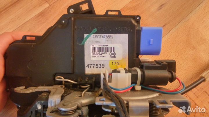 Замок двери Volkswagen Phaeton