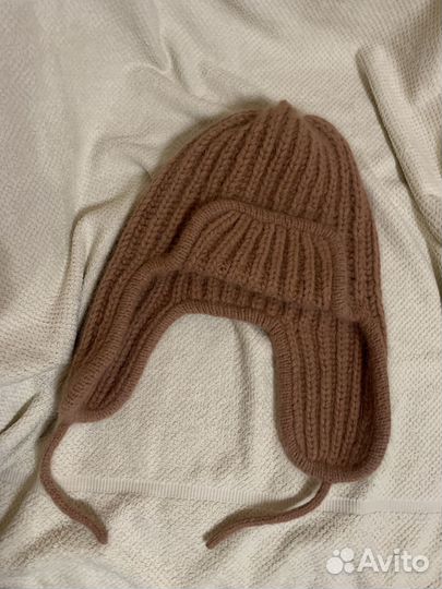 Вязаная шапка из пуха нопки ручной работы