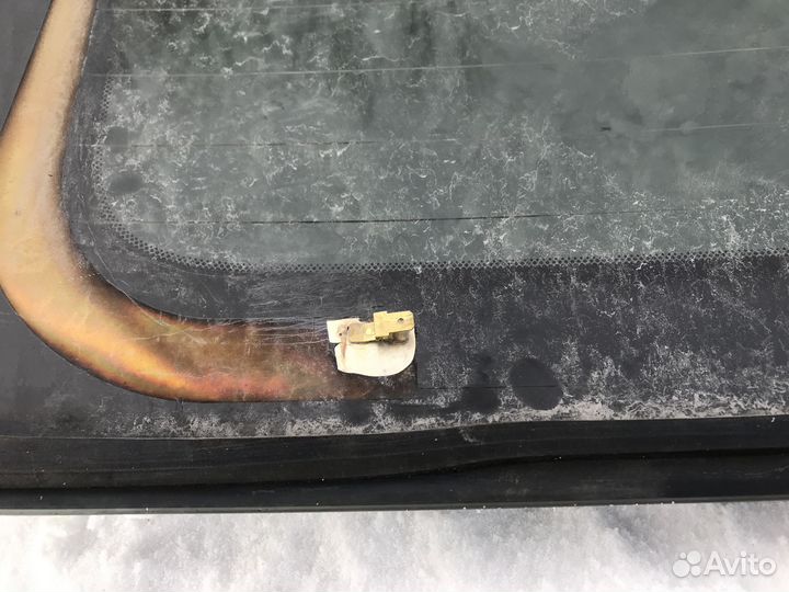 Стекло багажника