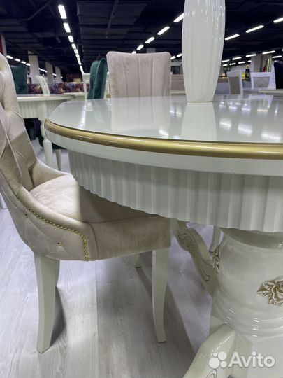 Столы и стулья