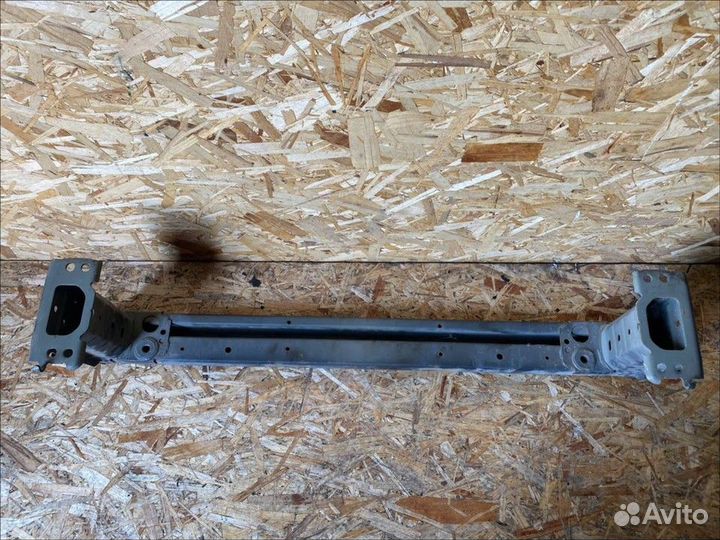 Усилитель переднего бампера Toyota Avensis