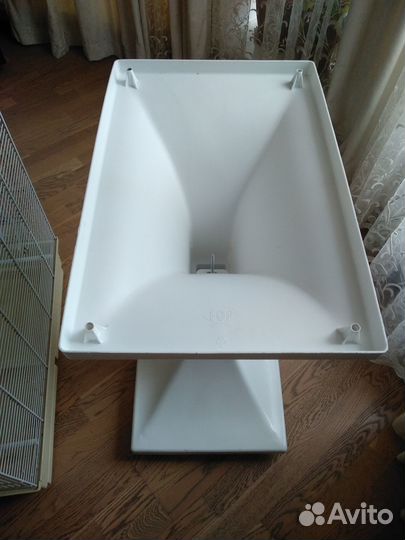 Большая клетка для птиц на подставке