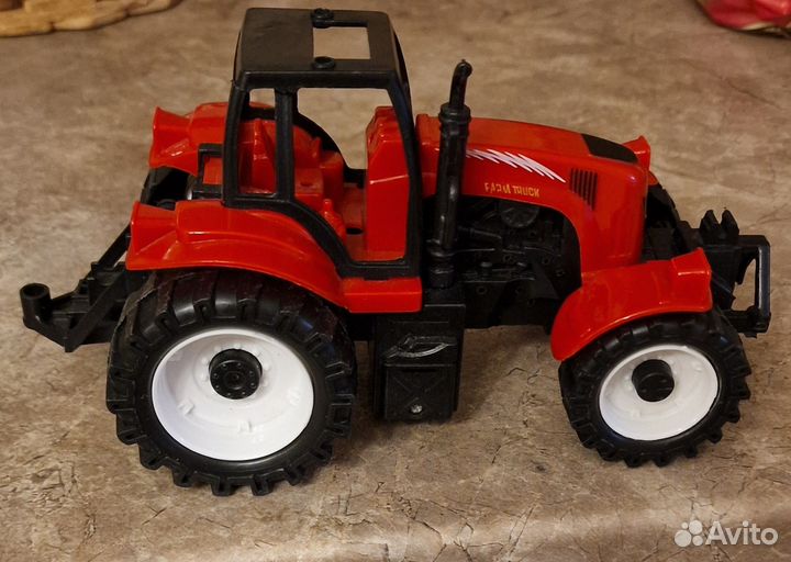 Игрушка трактор