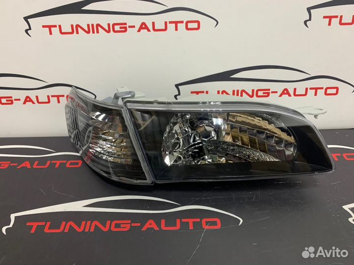 Фары RH+LH Toyota Corolla (E110/111/114) 1997-2000 год Комплект Темные