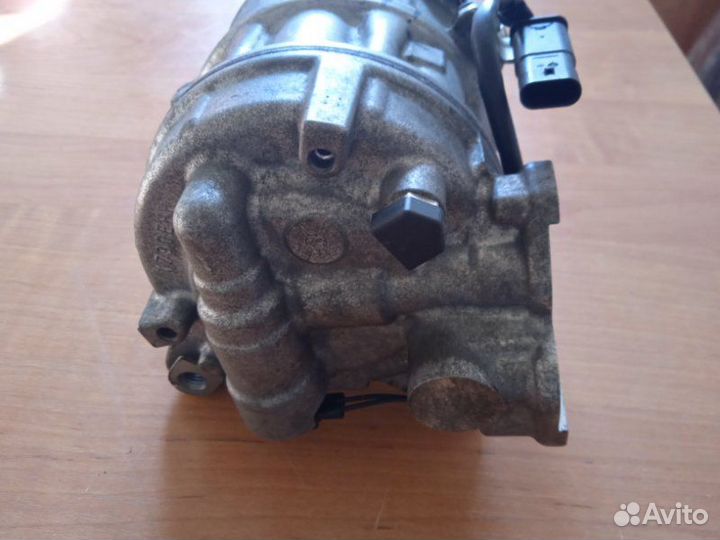 Компрессор кондиционера Bmw 7 G11 B57D30A 2017