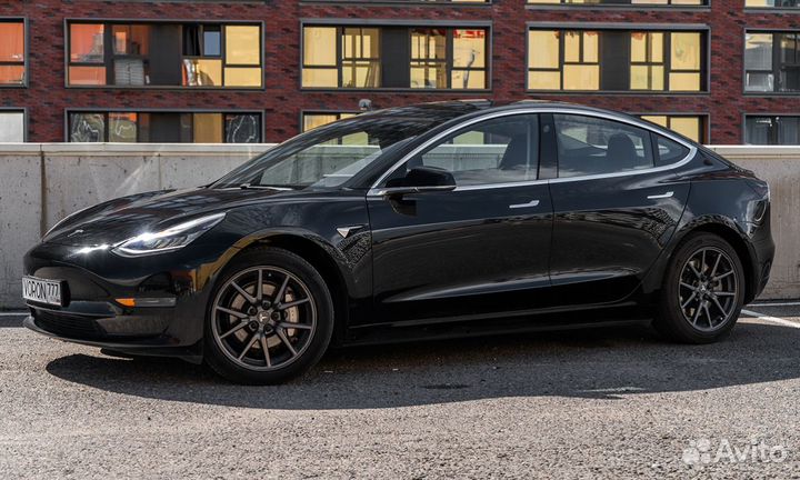 Аренда Tesla Model 3 от одной минуты в Москве