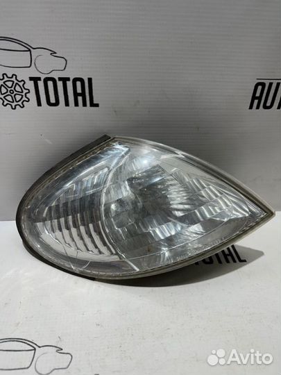 Указатель поворота передний правый Nissan Bluebird